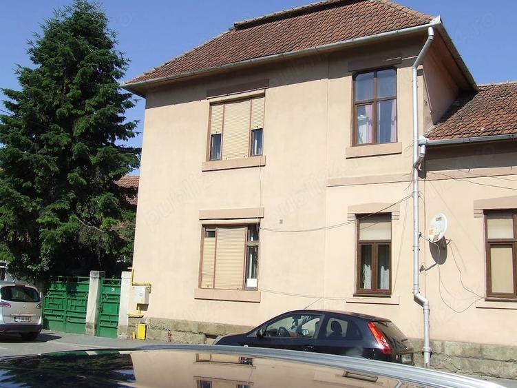 Casă cu 3 camere cu Teren 200 Mp în Central