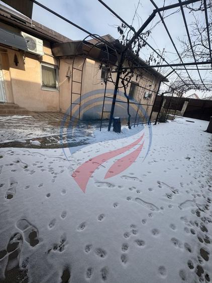 Casă individuală cu 3 camere cu Canalizare în Central