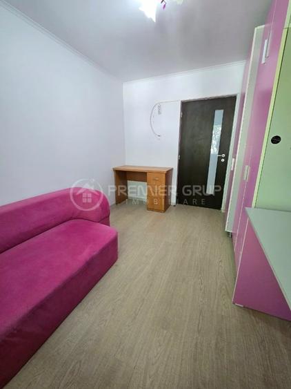 Apartament cu 4 camere decomandat în Nicolina