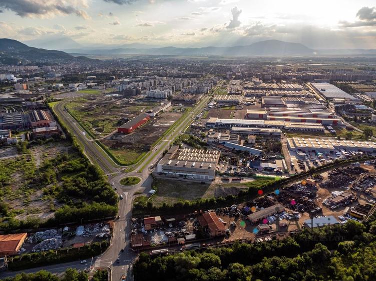 Teren Construcții intravilan de 5109 mp, în Tractorul