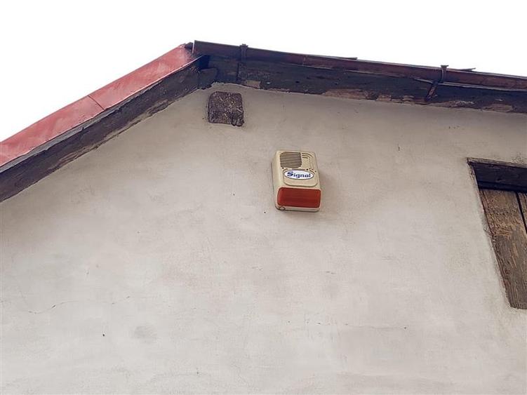 Casă individuală cu 7 camere cu Canalizare în Vest