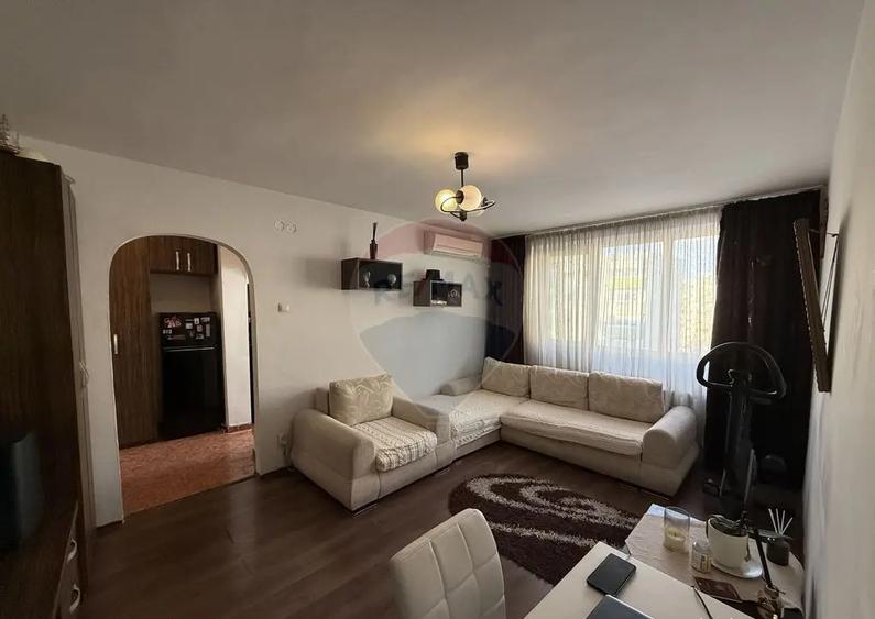 Apartament cu 2 camere semidecomandat, mobilat în Iancului