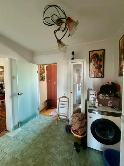 Apartament cu 3 camere semidecomandat, mobilat în Obor