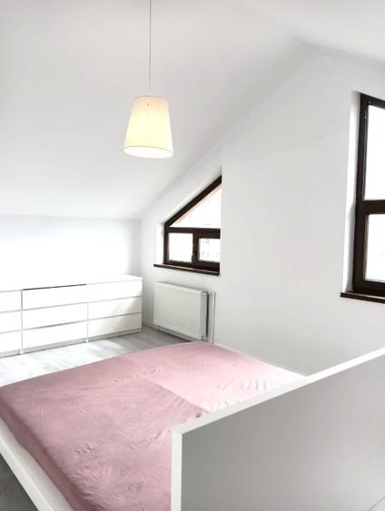 Apartament cu 4 camere decomandat în Sisești