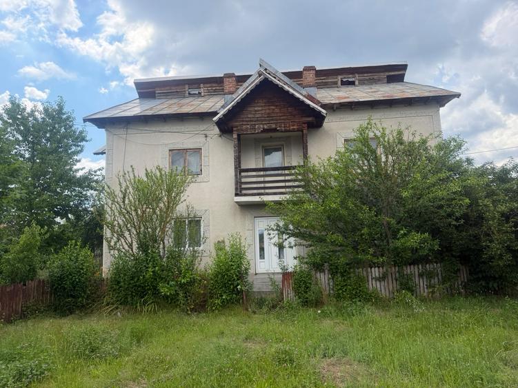 Casă individuală cu 5 camere cu Canalizare în Micești