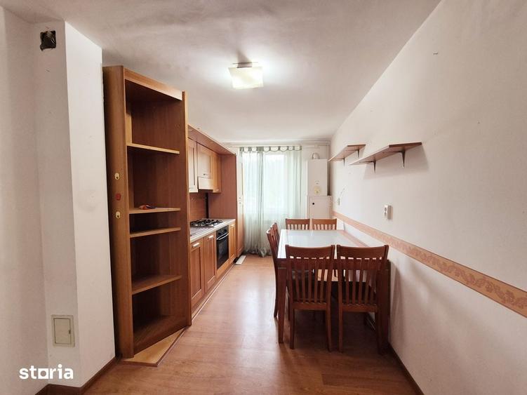 Apartament cu 3 camere decomandat în Est