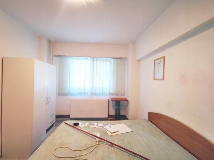 Apartament cu 3 camere decomandat în Păcii