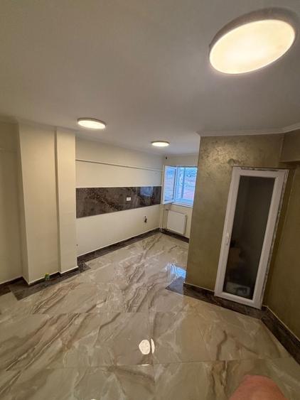 Garsonieră decomandată în Rogerius
