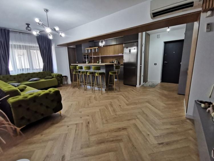 Apartament cu 4 camere decomandat în Ultracentral