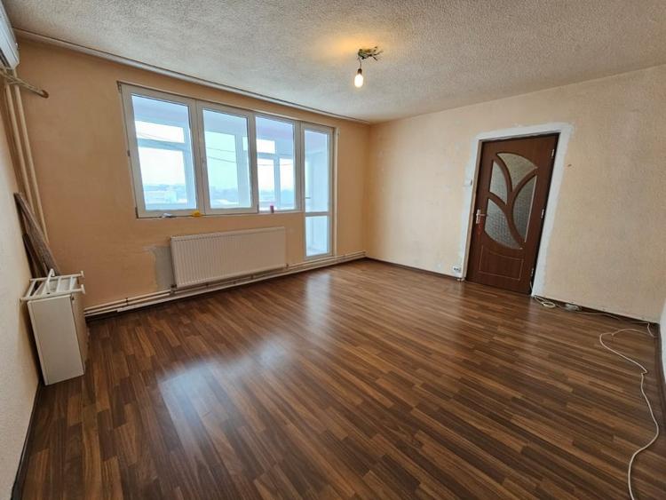 Apartament cu 3 camere semidecomandat, mobilat în Berceni — fotografia 1