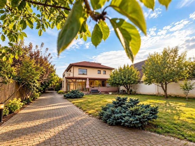 Casă individuală cu 5 camere cu Canalizare în Exterior Est