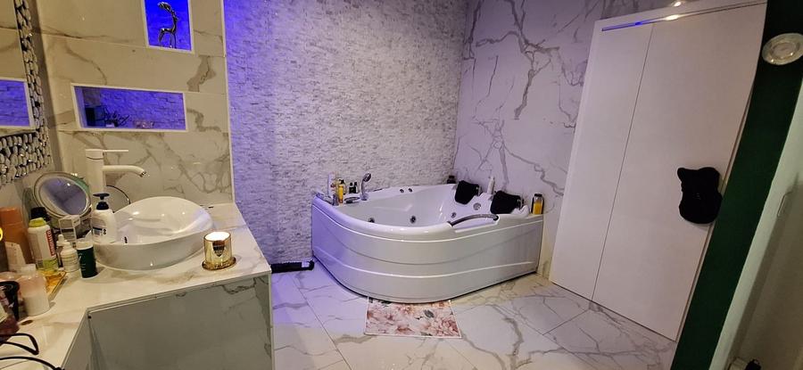 Apartament cu 3 camere decomandat în Exterior Est