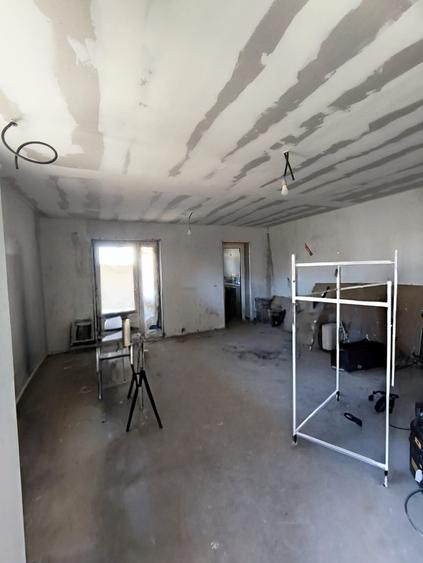 Duplex cu 4 camere cu Teren 300 Mp în Exterior Est
