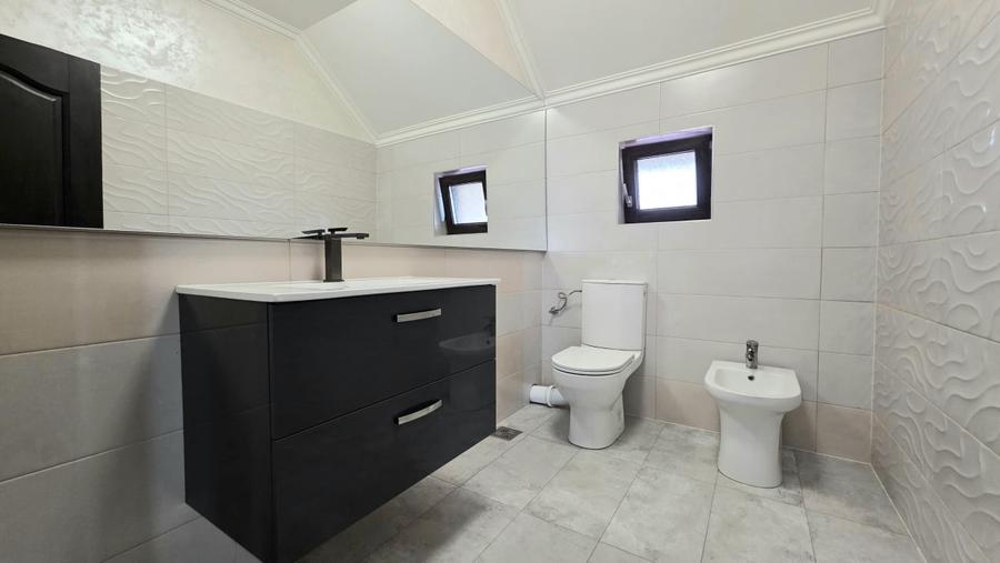 Casă individuală cu 5 camere cu Canalizare în Năvodari