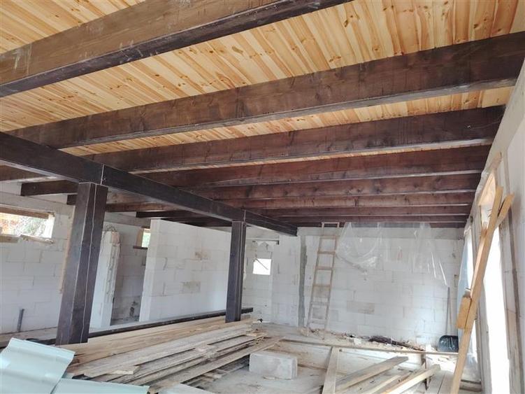 Casă individuală cu 7 camere cu Canalizare în Borzont
