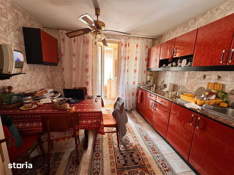Apartament cu 4 camere decomandat în Exterior Vest
