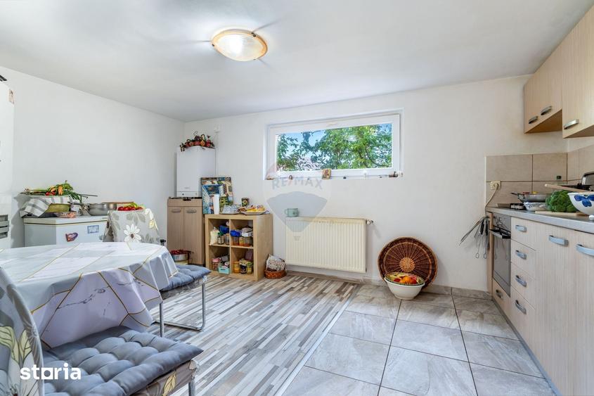 Casă cu 7 camere cu Teren 657 Mp în Gruia