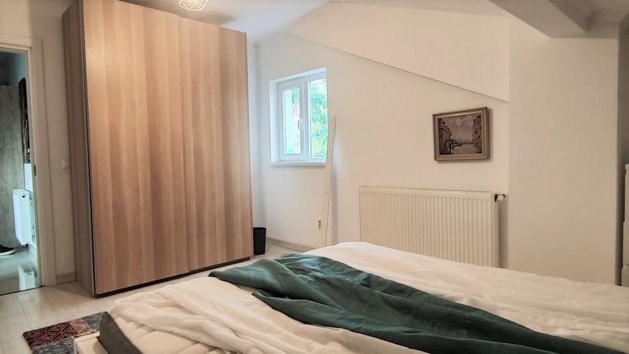 Apartament cu 2 camere decomandat în P-ța Victoriei