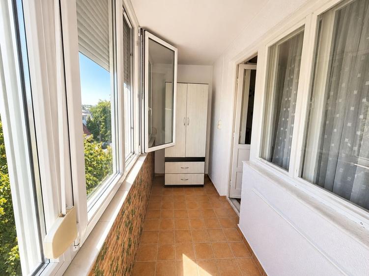 Apartament cu 3 camere decomandat, mobilat în Micro 14