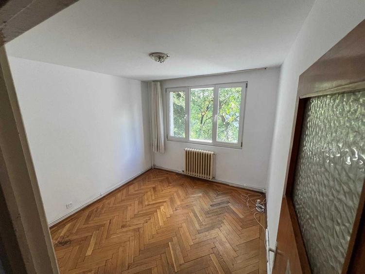 Apartament cu 3 camere decomandat în Titan