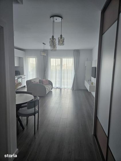 Apartament cu 2 camere semidecomandat în Florești
