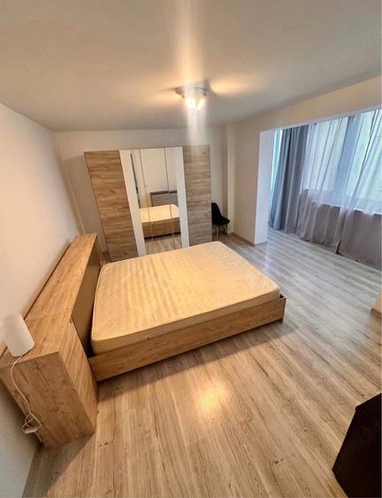 Apartament cu 4 camere decomandat în Tipografilor