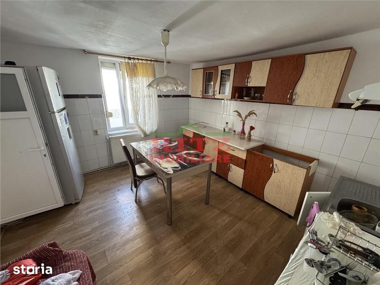 Casă cu 3 camere cu Teren 705 Mp în Piatra