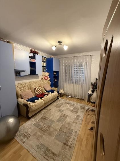 Apartament cu 3 camere decomandat în Tomești