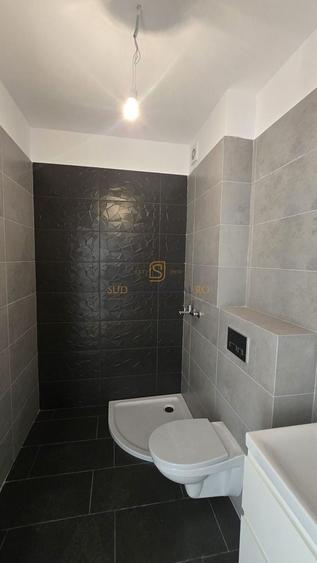 Apartament cu 3 camere decomandat în Metalurgiei