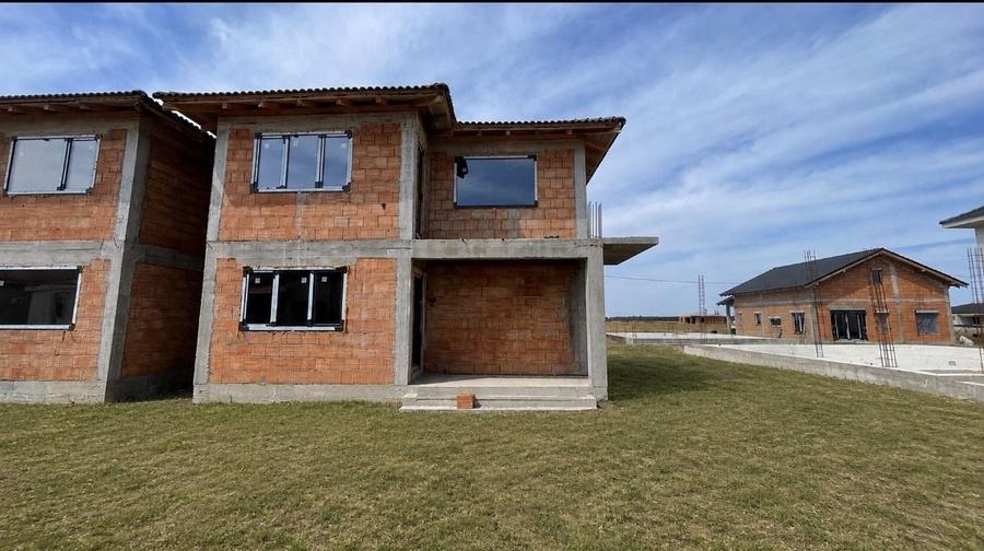 Casă cu 4 camere cu Canalizare în Cihei
