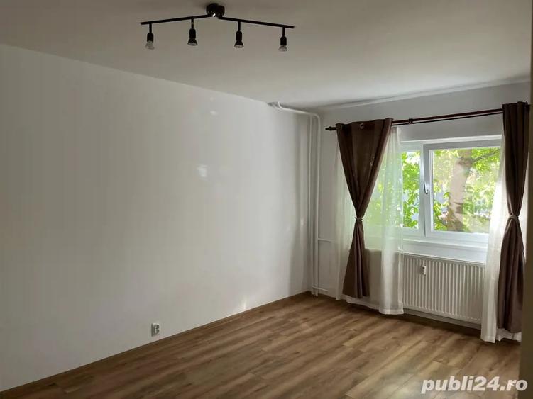 Garsonieră decomandată în Central