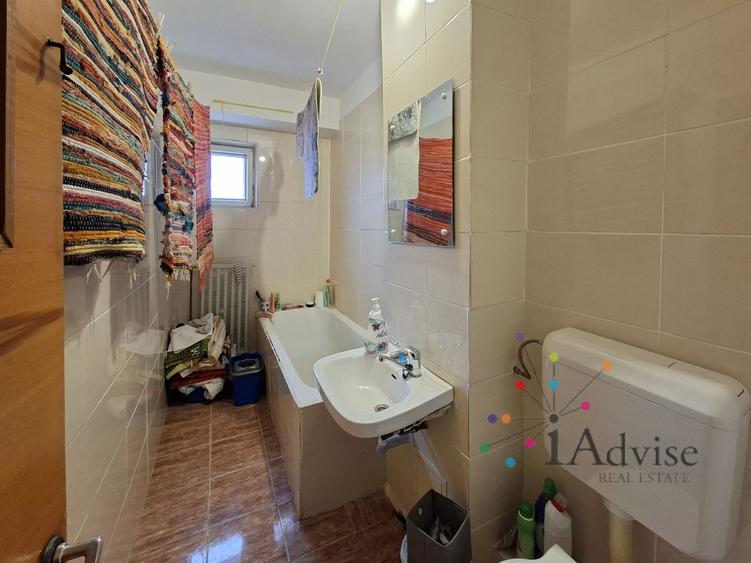 Apartament cu 3 camere decomandat în Răcădău