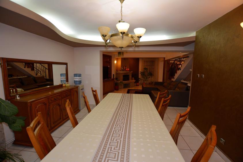 Casă cu 4 camere cu Teren 690 Mp în Găvana