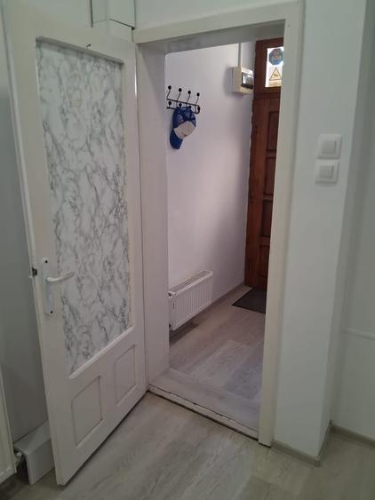 Casă cu 8 camere cu Canalizare în Tineretului