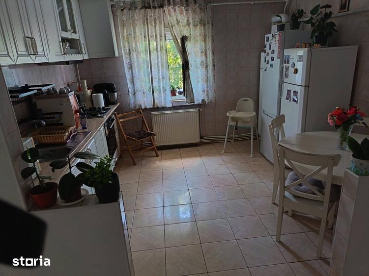 Apartament cu 3 camere decomandat în Central