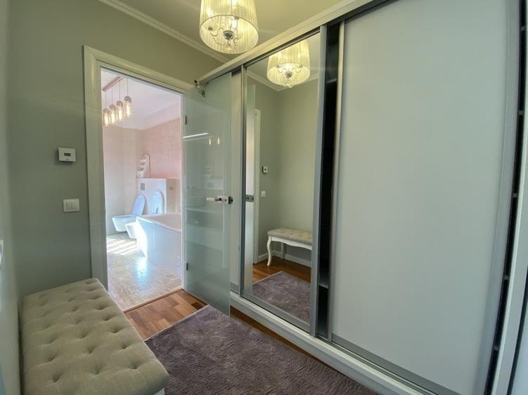 Apartament cu 4 camere decomandat, mobilat în Sisești