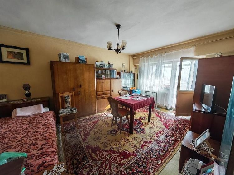 Garsonieră decomandată în Central