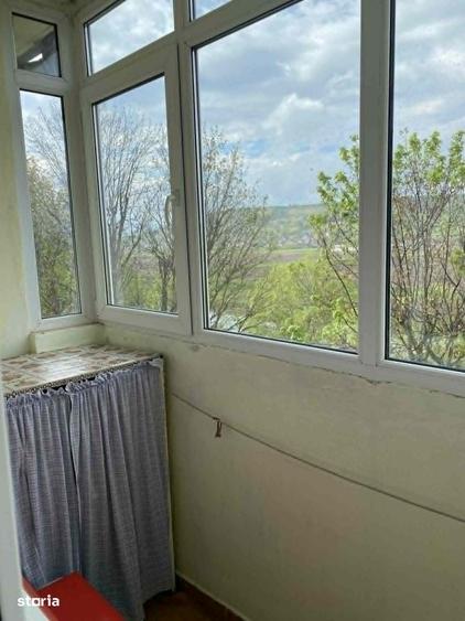 Apartament cu 3 camere semidecomandat în Micro 1