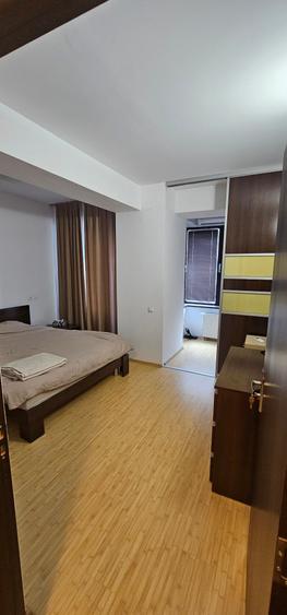 Apartament cu 3 camere decomandat, mobilat în Barbu Văcărescu