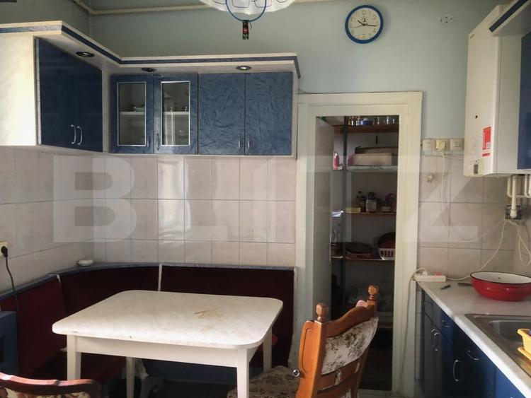 Apartament cu 4 camere decomandat, mobilat în Central