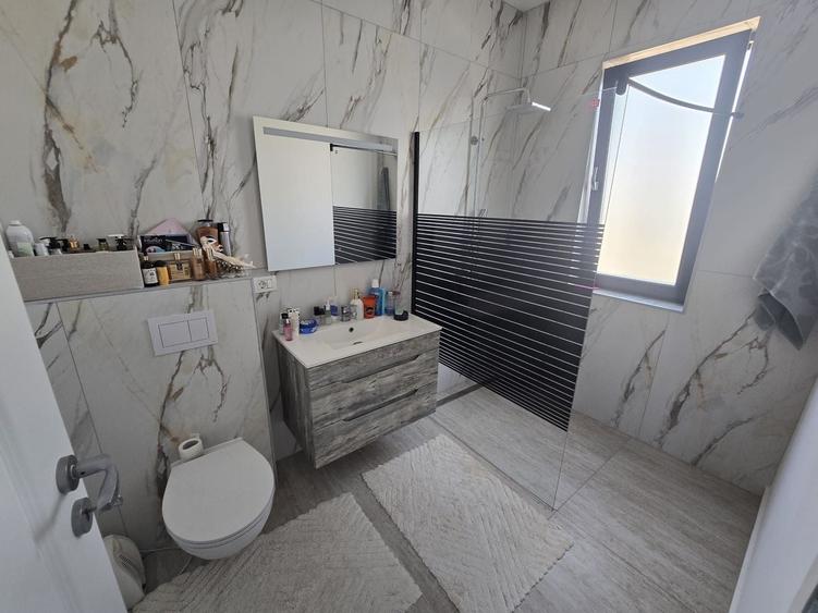 Duplex cu 5 camere cu Canalizare în Moșnița Nouă