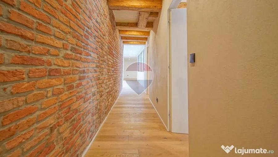 Apartament cu 3 camere decomandat în Centrul Istoric