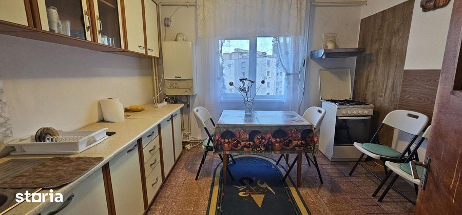 Apartament cu 3 camere decomandat în Valea Cetății