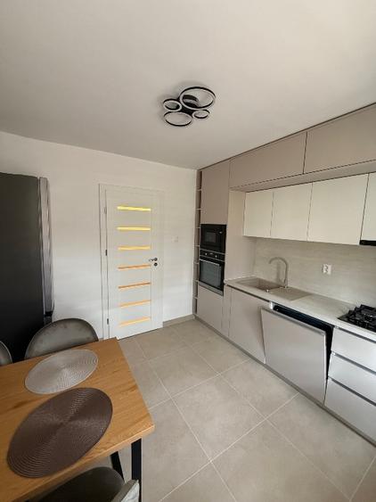 Apartament cu 2 camere semidecomandat, mobilat în Răcădău