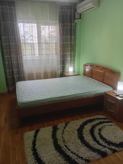 Apartament cu 3 camere decomandat în Micro 3