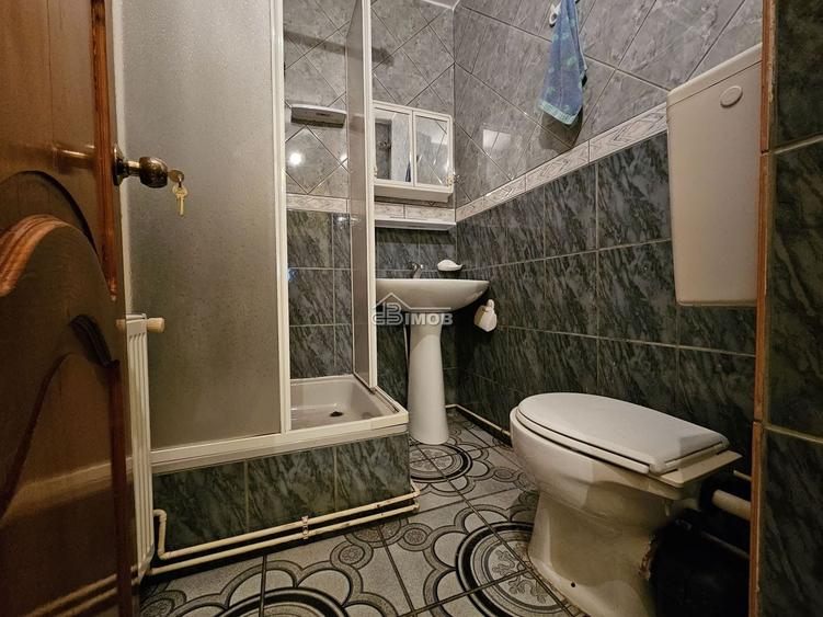 Apartament cu 4 camere decomandat în Micro 3