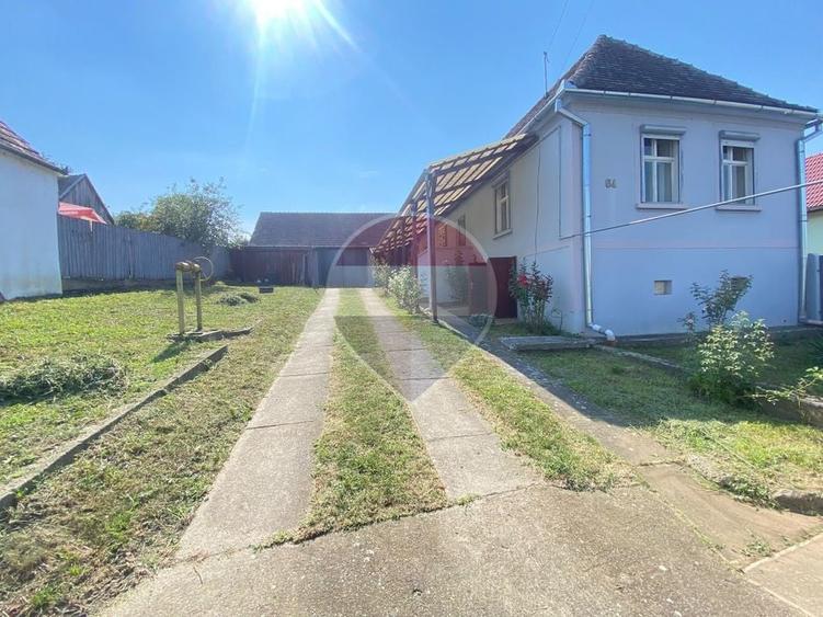 Casă individuală cu 4 camere cu Teren 1994 Mp în Blăjel
