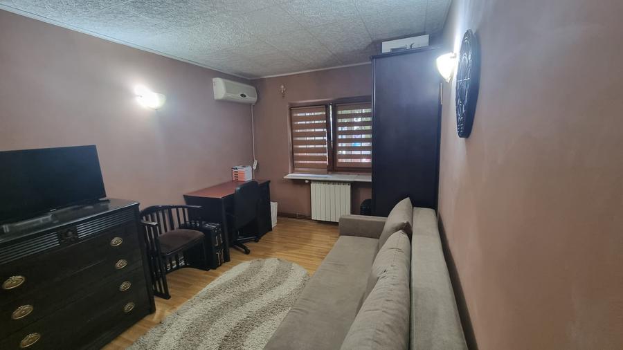 Apartament cu 4 camere decomandat în Nicolina