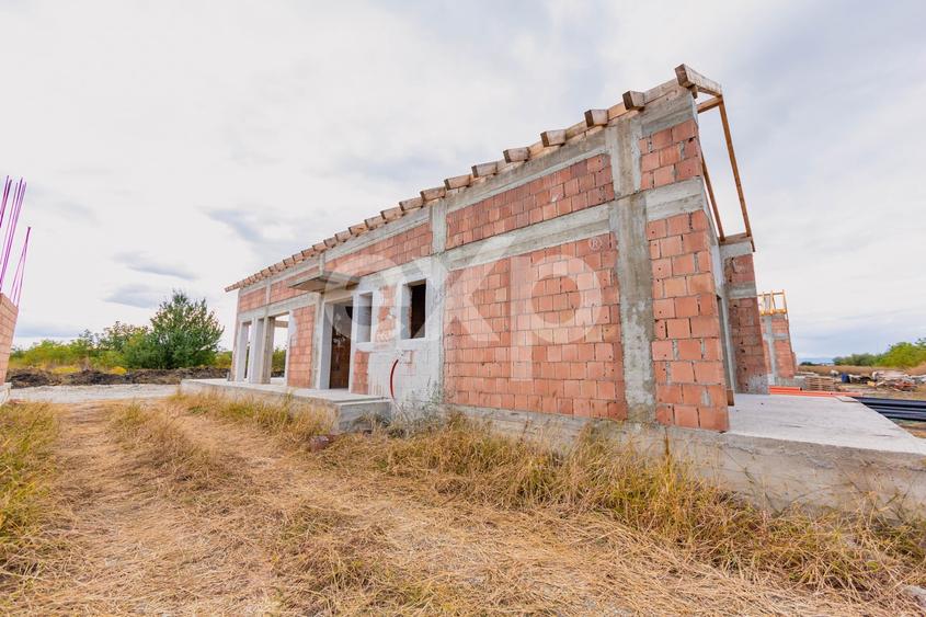 Casă individuală cu 5 camere cu Canalizare în Sânpetru