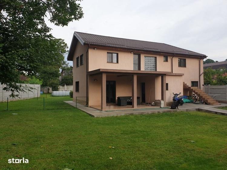 Casă cu 4 camere în Central